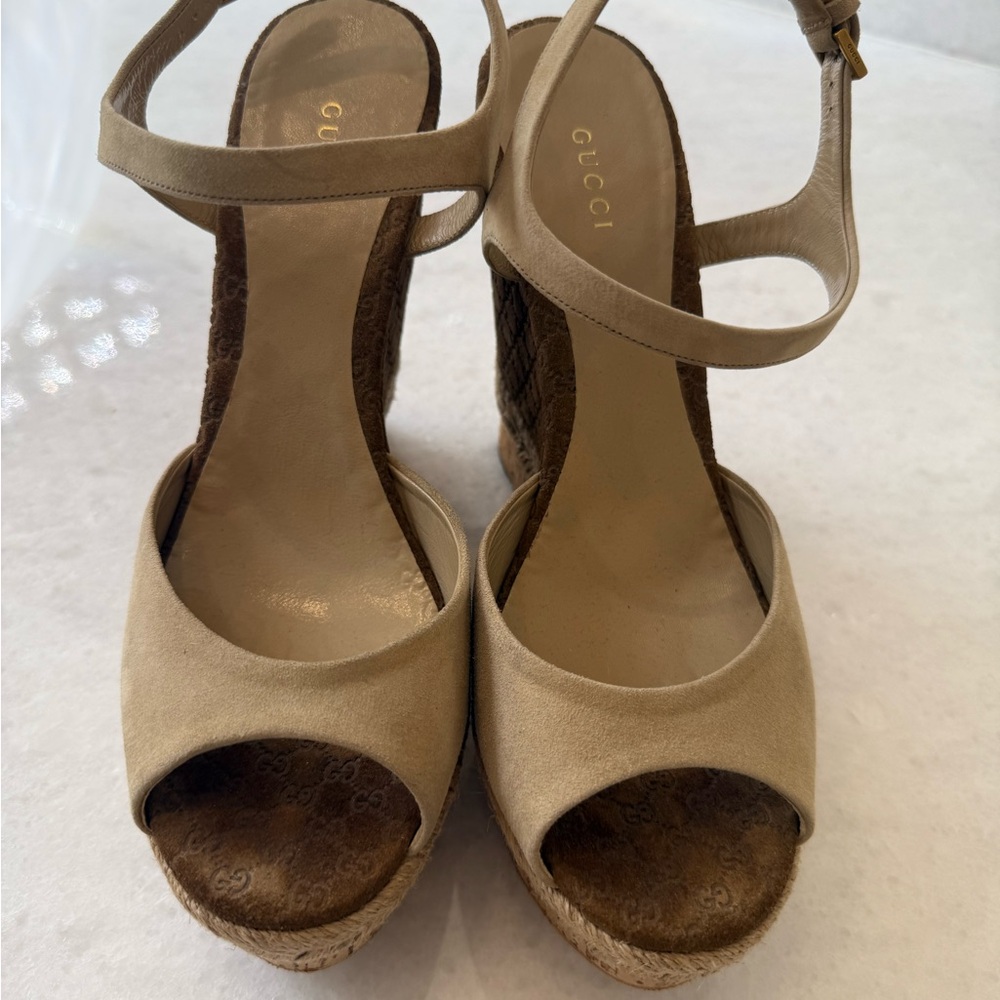 GUCCI  Tan Suede Wedge Peep-Toe Sandals